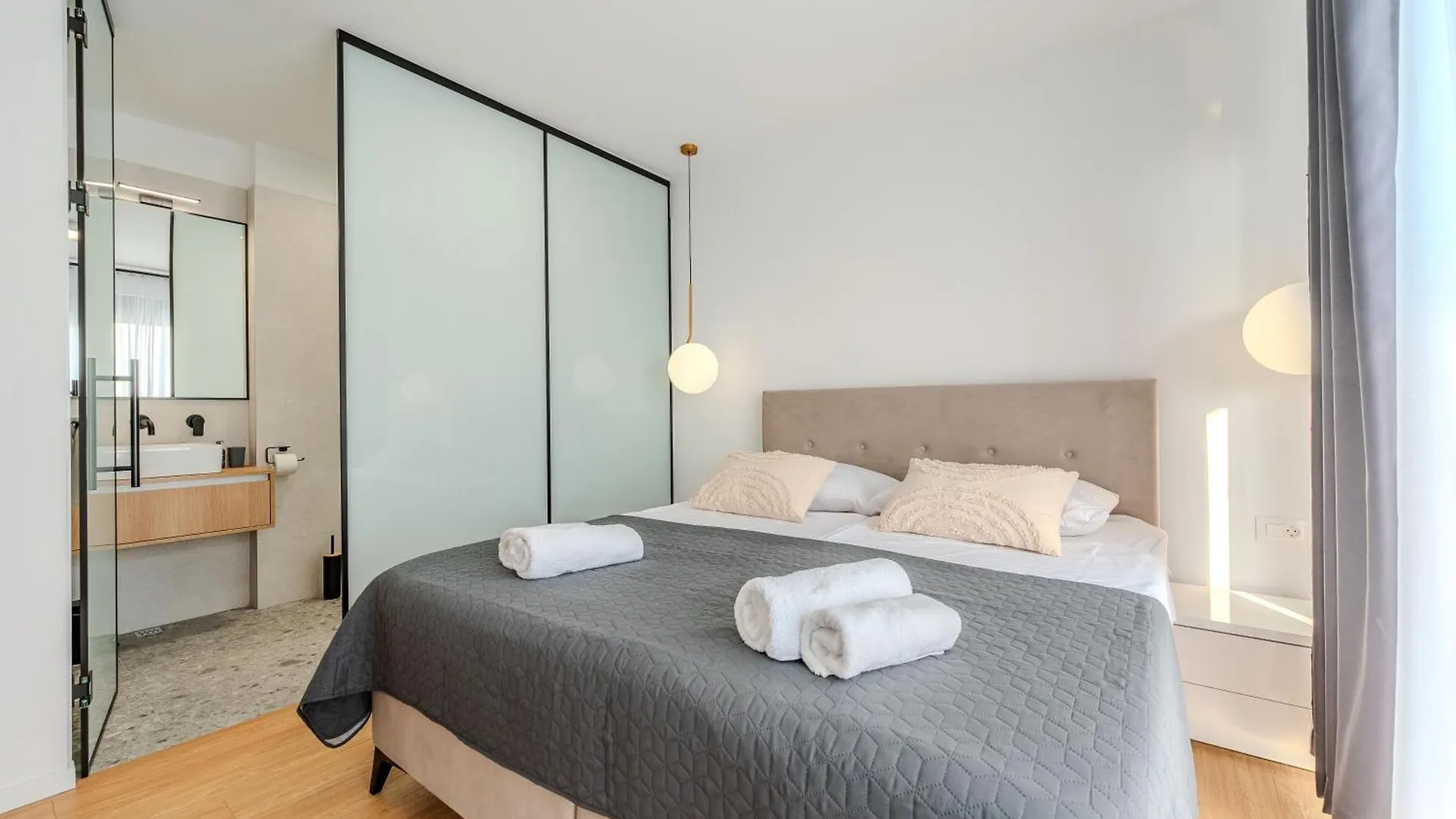 Beachfront Villa Azzurro With Seaview Privlaka