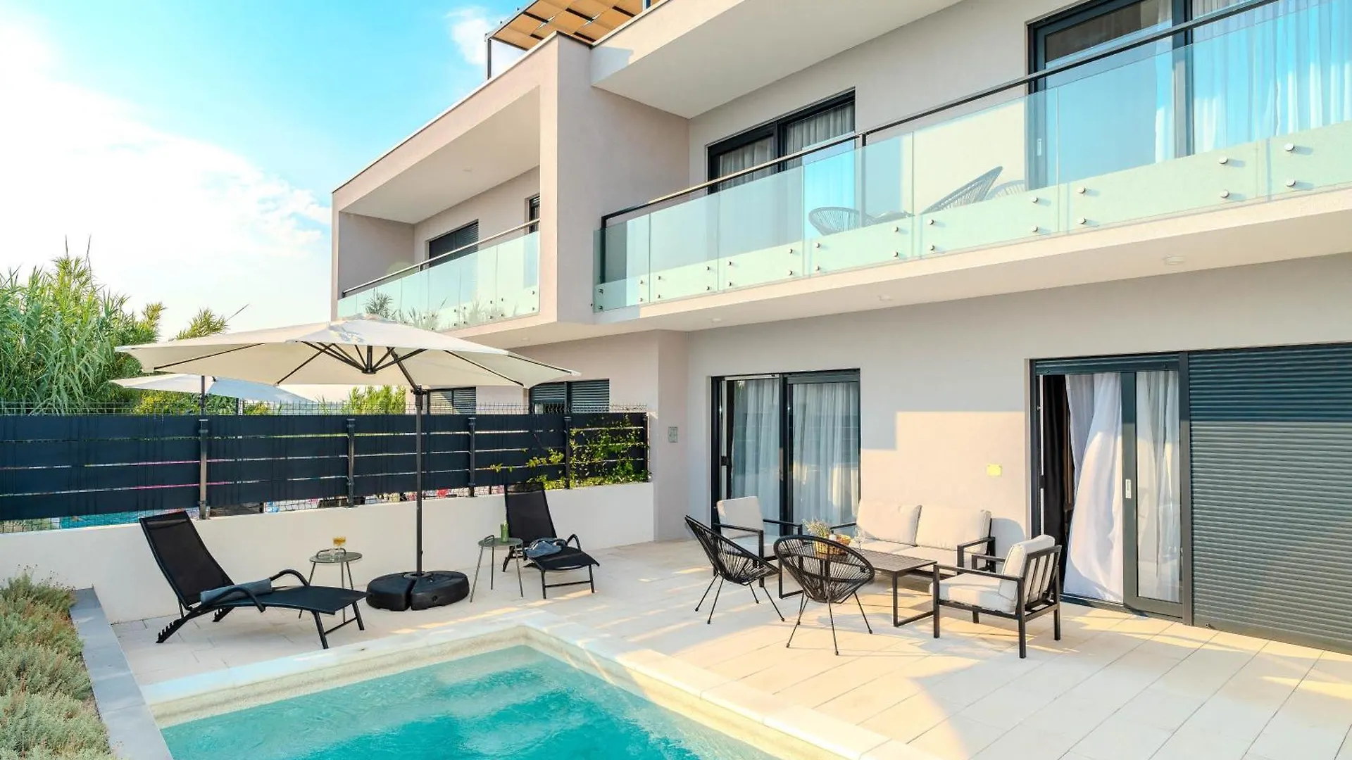Beachfront Villa Azzurro With Seaview Privlaka